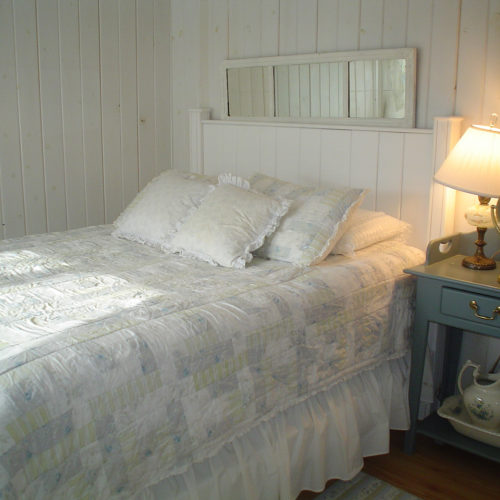 Cottage Bed in White