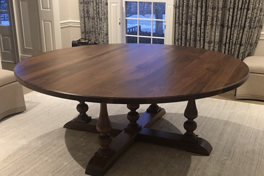 Round dining table