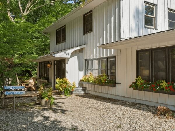 Hearthwood showroom outside entrance